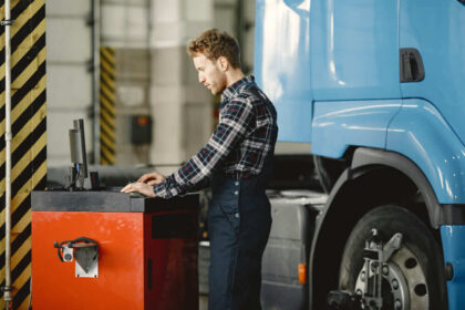 Strategies For Maintaining Industrial Vehicle Fleets To Maximize ROI And Minimize Downtime